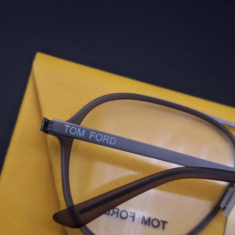 عینک طبی مردانه اصل