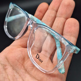 عینک طبی مناسب هدیه