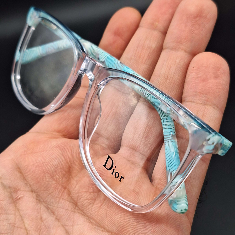 عینک طبی مناسب هدیه