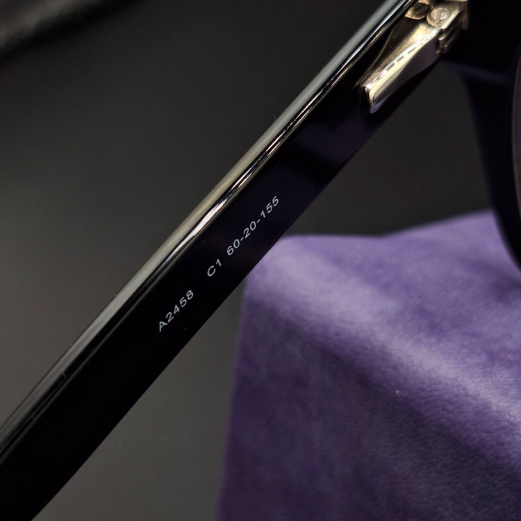 عینک برای صورت های درشت