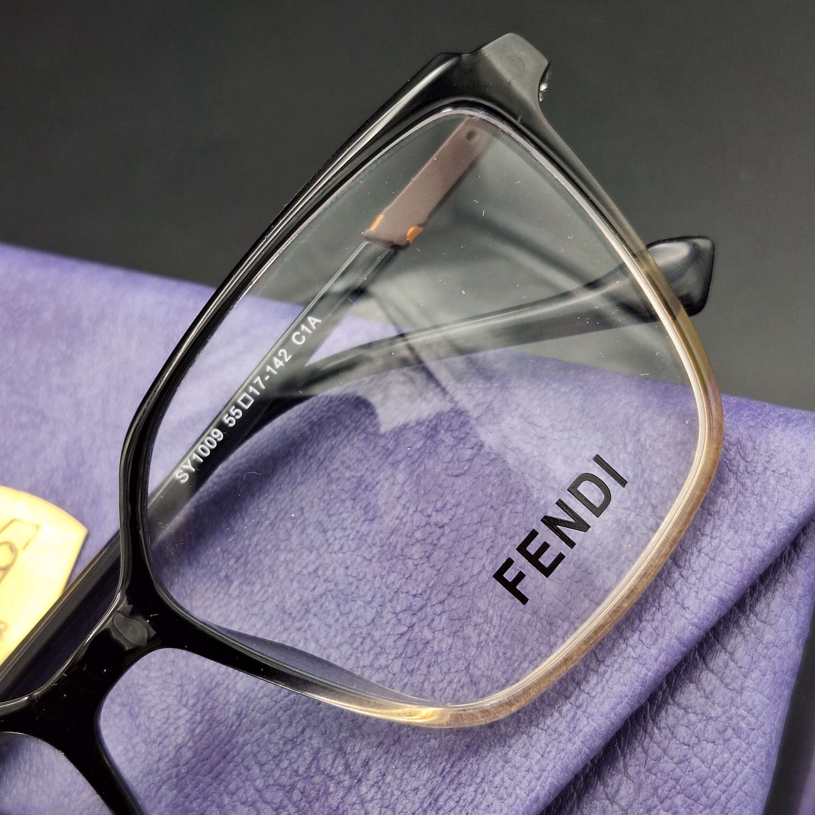 تصویر FENDI EYEWEAR 