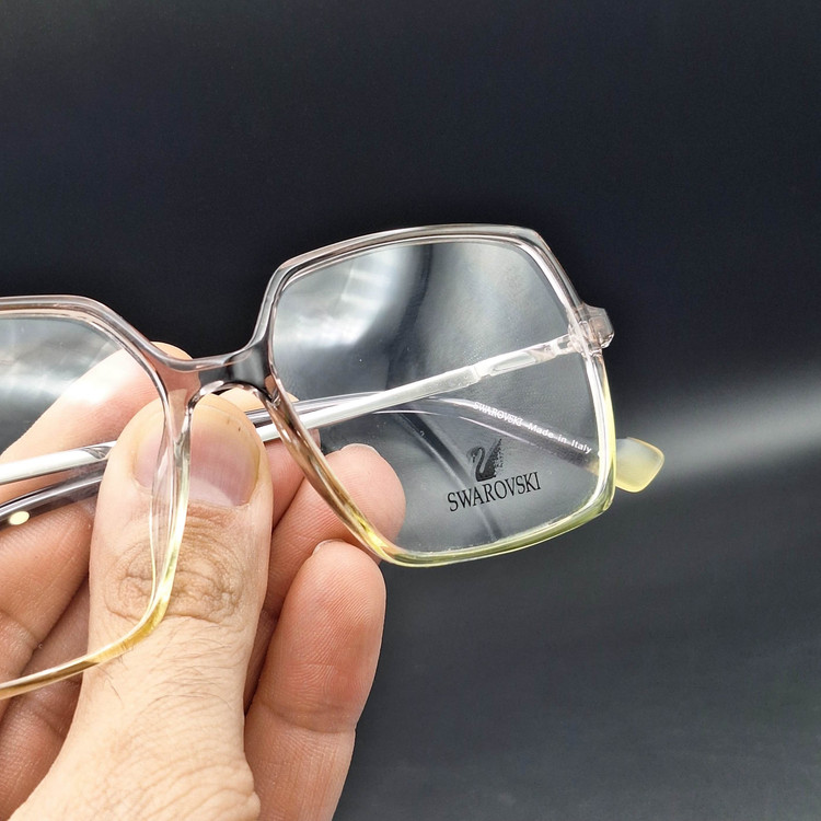 عینک زنانه نشکن