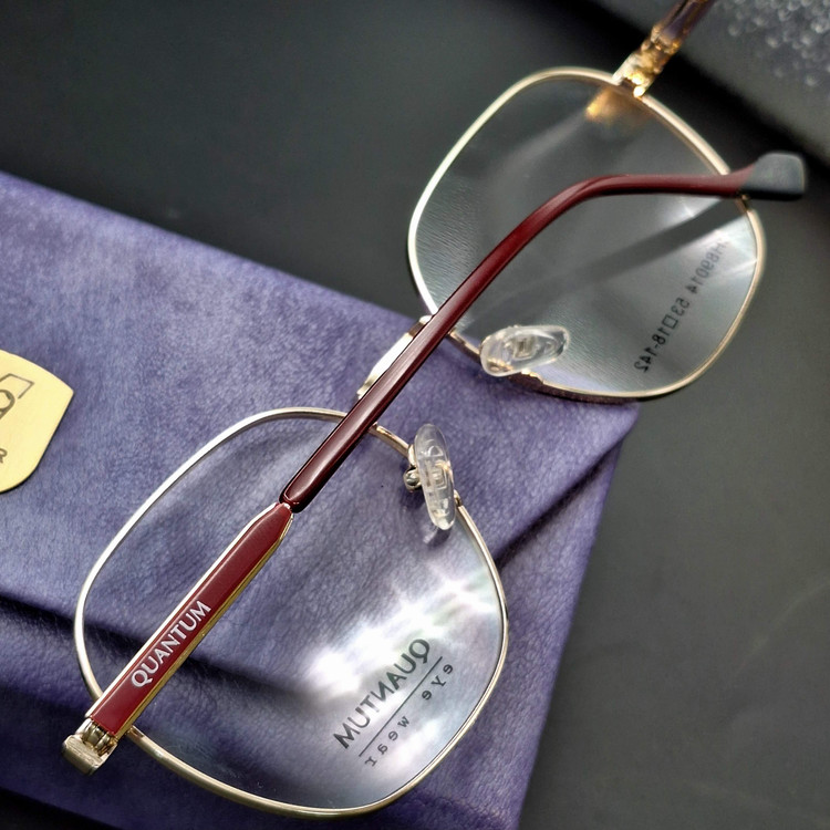 عینک قرمز زنانه