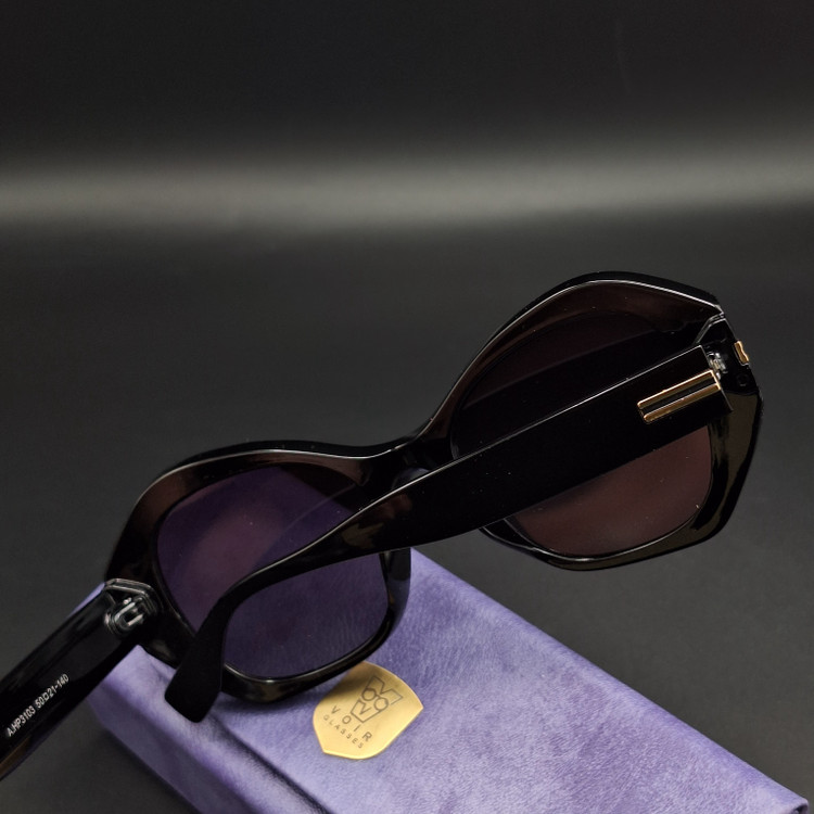 عینک آفتابی زنانه پلاریزه از برند MARC JACOBS با بدنه استیت کیفیت ضمانتی با لولای درجه یک و صورتخور عالی به همراه پک کامل کد M600011