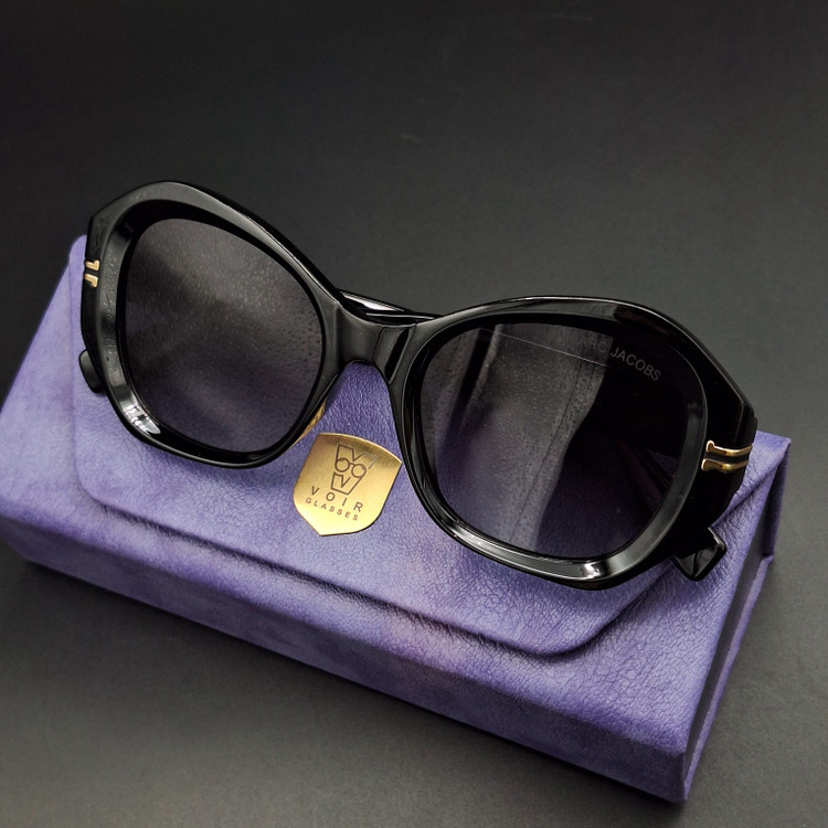 عینک آفتابی زنانه پلاریزه از برند MARC JACOBS با بدنه استیت کیفیت ضمانتی با لولای درجه یک و صورتخور عالی به همراه پک کامل کد M600011