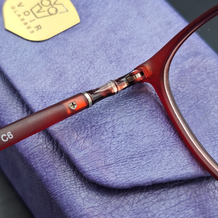 عینک طبی زنانه TR و نشکن از برند RAYBAN رنگ قرمز مات به همراه جلد مخصوص و دستمال نانو ( با امکان سفارش ساخت عدسی با نمره چشم شما ) کد RB005034